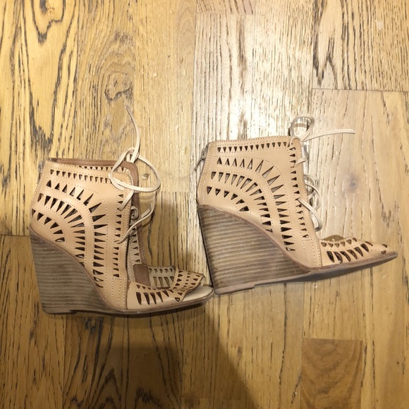 Jeffery Campbell laser cut tan wedges. SIZE: 6.5 - Picture 4 of 6